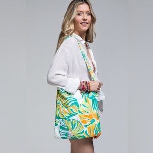 2 In 1 Ruggine Plush Leaf Motif Shoulder Bag Turns Into Beach Towel